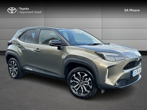 Toyota Yaris Cross Hatchback, Hybrid, 2023, Gold
