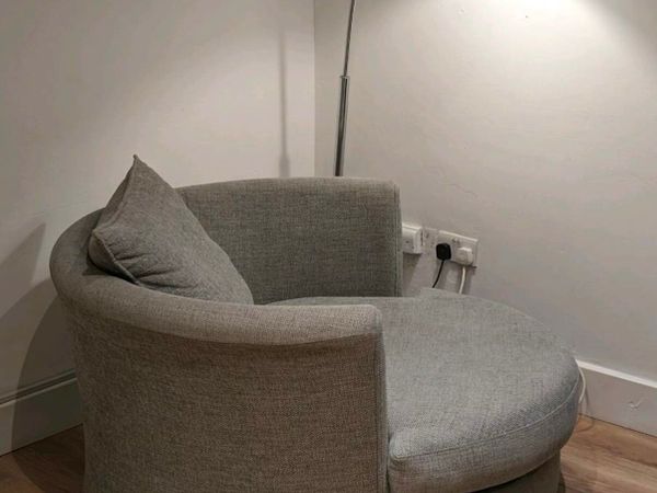 Dfs owen swivel online chair