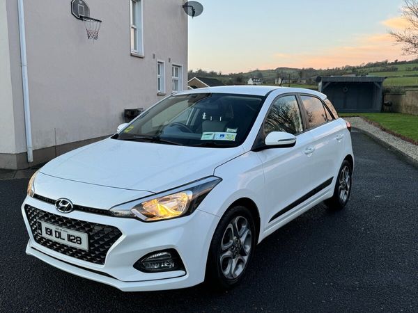 Hyundai i20 Hatchback, Petrol, 2019, White