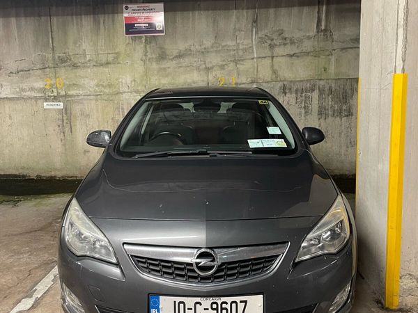 Opel Astra Hatchback, Diesel, 2010, Grey