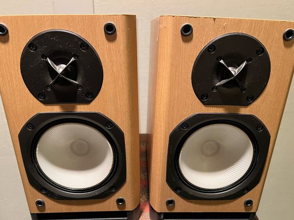 Onkyo 2024 bookshelf speakers