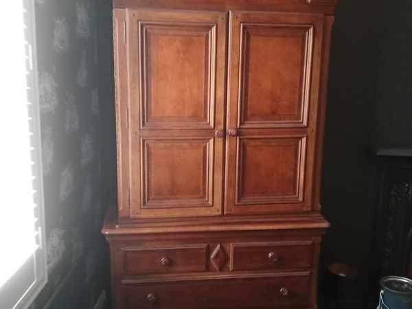 Ethan allen deals tv lift cabinet