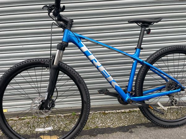 Trek marlin best sale 6 valor