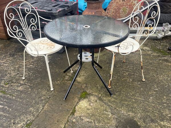 Round wrought iron patio deals table and chairs