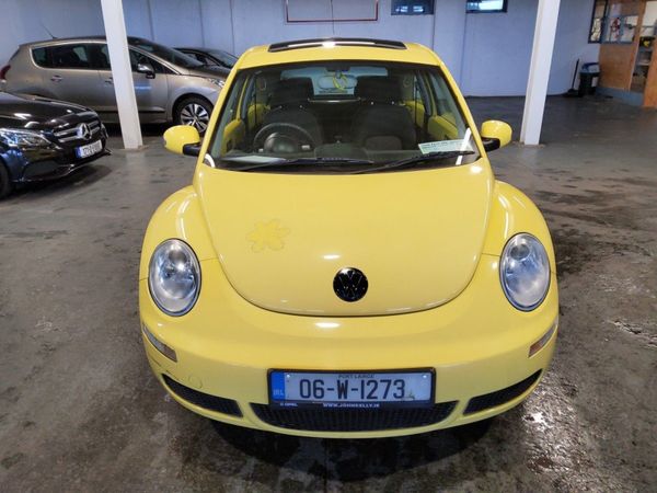 Volkswagen Beetle Hatchback, Petrol, 2006, Yellow