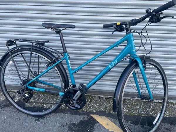 Giant Liv alight 3 hybrid bike excellent for sale in Co. Dublin