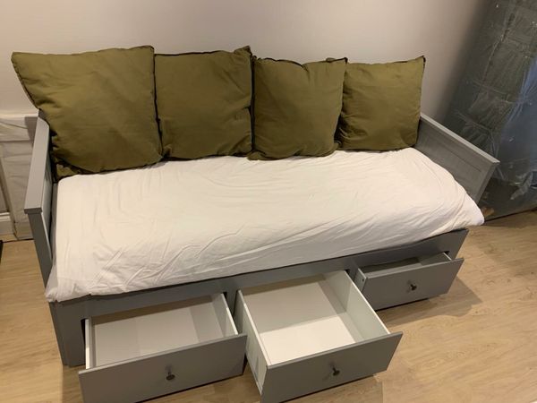 Ikea hemnes deals pull out bed