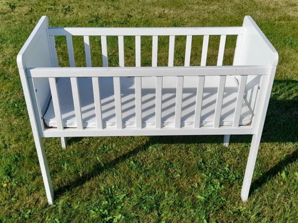 Mothercare white swinging on sale crib