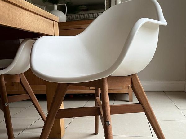 Fanbyn chair best sale with armrests