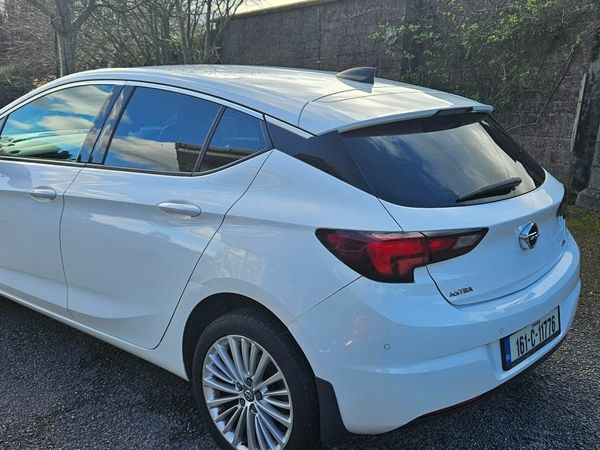 Opel Astra Hatchback, Diesel, 2016, White