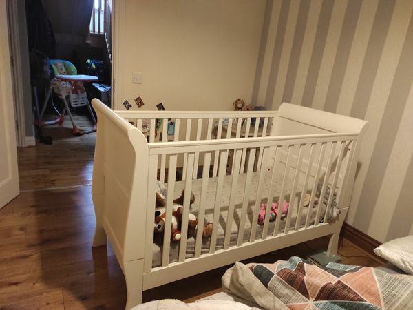 Mia cot clearance mamas and papas