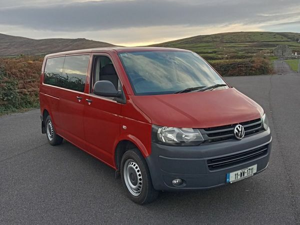 Volkswagen Shuttle MPV, Diesel, 2011, Red