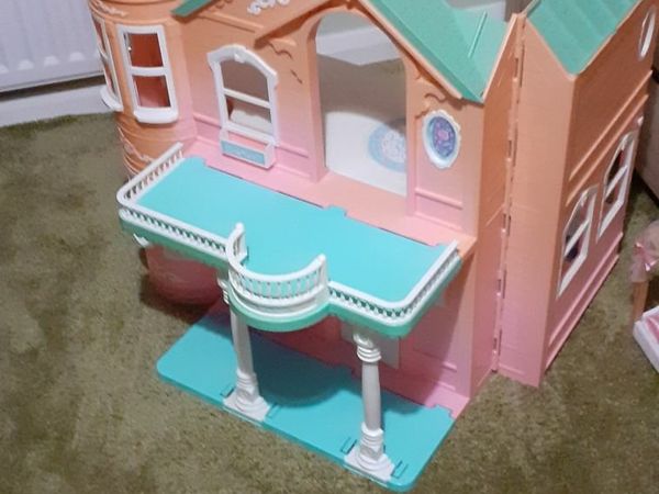 Done deal best sale barbie house