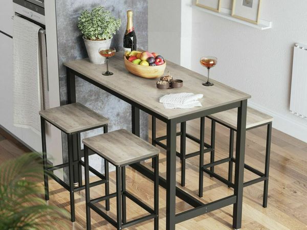 Breakfast bar table and 2 deals stools