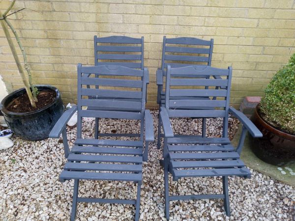 Metal garden outlet chairs with cushions