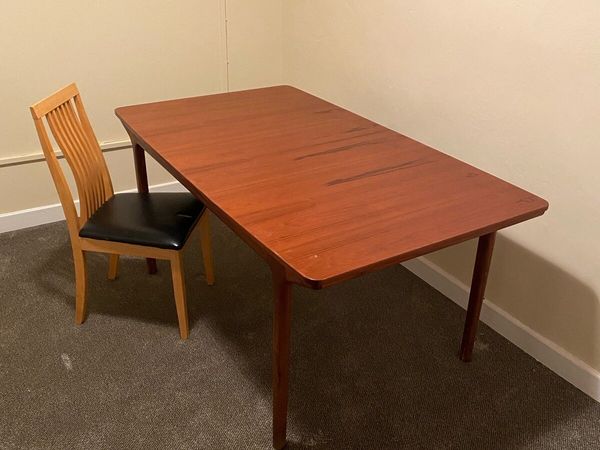 Done deal discount table and chairs