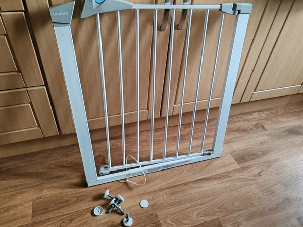 Lindam best sale baby gate