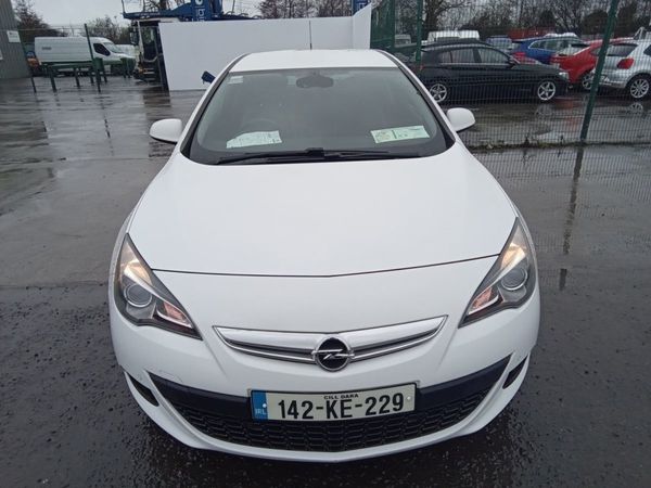 Opel Astra Hatchback, Diesel, 2014, White