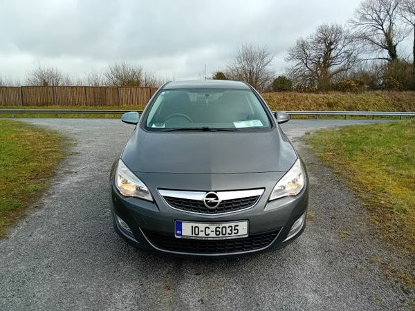 Opel Astra Hatchback, Petrol, 2010, Grey