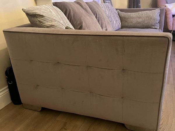 Elvia shop sofa dfs