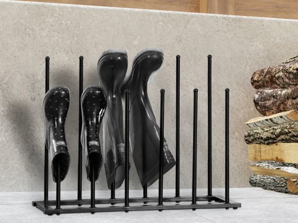 Metal welly outlet rack