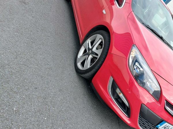 Vauxhall Astra Hatchback, Diesel, 2014, Red