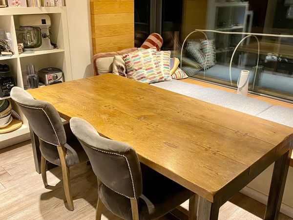 Luxury oak deals dining table