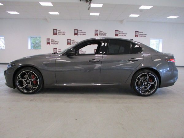 Alfa Romeo Giulia Saloon, Petrol, 2025, Grey