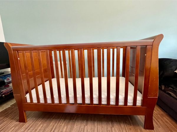 Lucia mamas and store papas cot bed