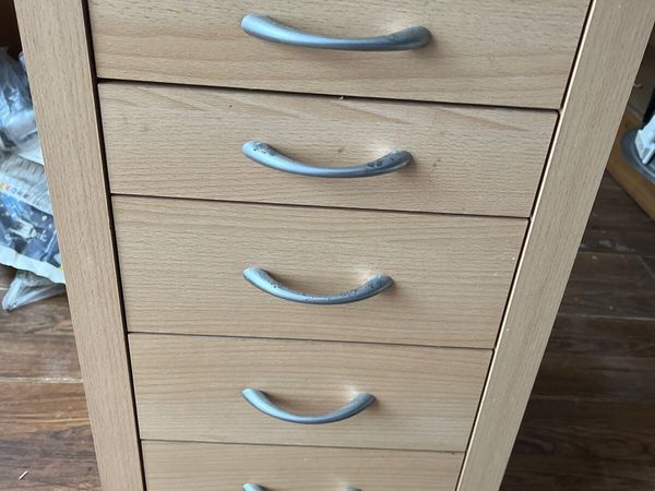 20 inch deals wide tall dresser