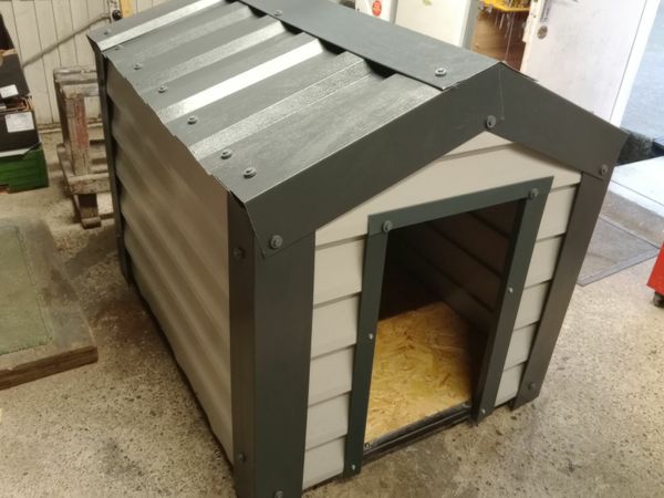 Done deal best sale dog houses