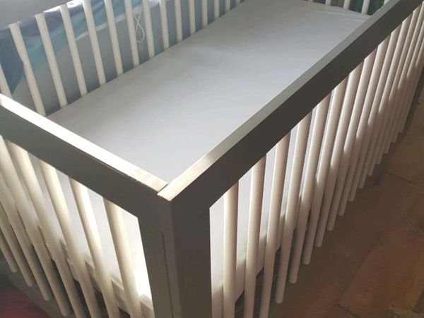 Done deal baby store cots