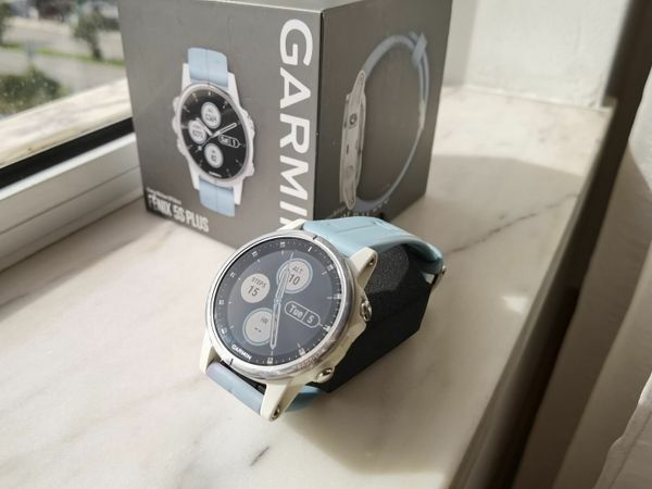 Garmin fenix 5s plus white with hot sale seafoam band