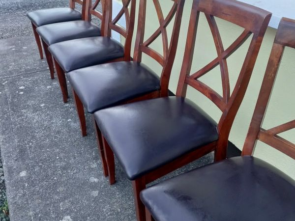 Done deal best sale kitchen chairs