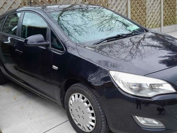 Opel Astra Hatchback, Diesel, 2011, Black