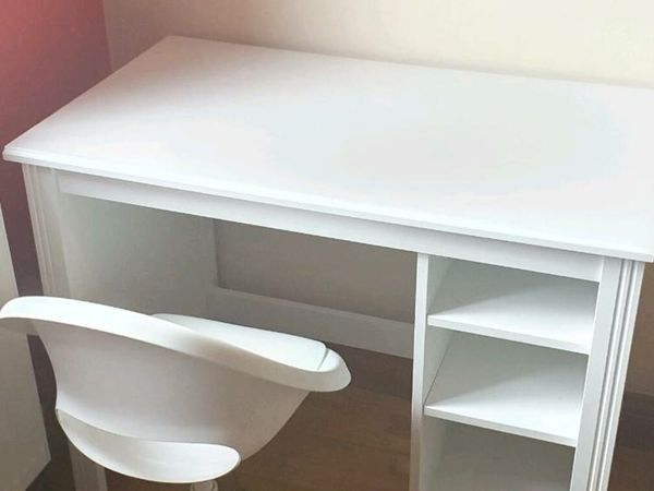 Micke desk deals white 105x50 cm