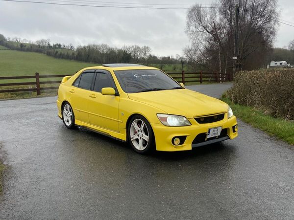 Lexus IS Saloon, Petrol, 2000, Yellow
