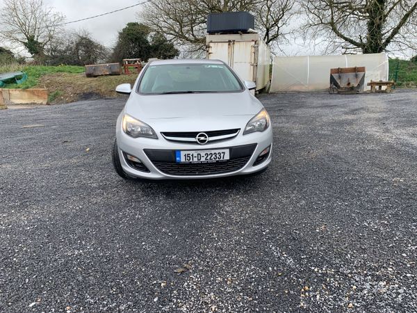 Opel Astra Hatchback, Petrol, 2015, Silver