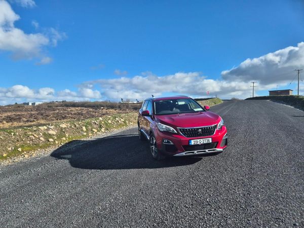Peugeot 5008 MPV, Diesel, 2020, Red