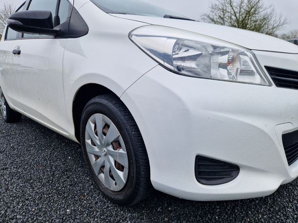 Toyota Yaris Hatchback, Petrol, 2014, White