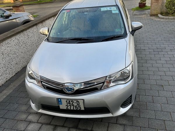 Toyota Corolla Saloon, Petrol Hybrid, 2014, Silver