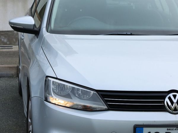 Volkswagen Jetta Saloon, Diesel, 2012, Silver