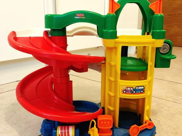 Fisher price racin ramps hot sale garage