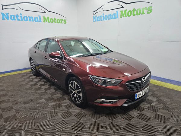 Opel Insignia Hatchback, Diesel, 2019, Red