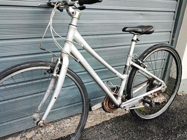 Giant ladies hot sale hybrid bike