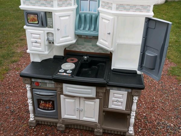 Done deal store toy kitchen