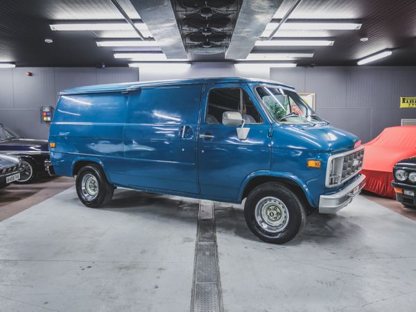 Black sales vans car