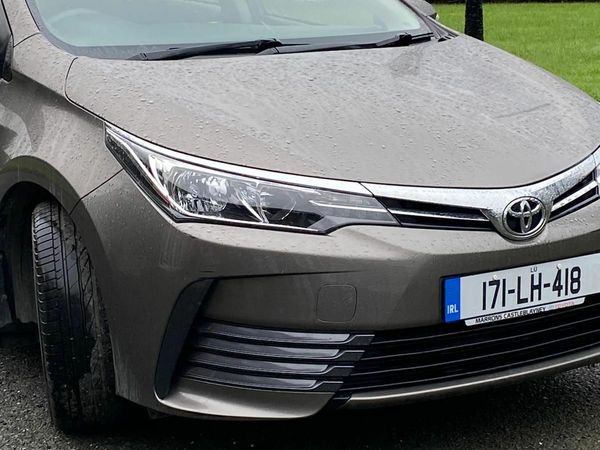 Toyota Corolla Saloon, Diesel, 2017, Grey