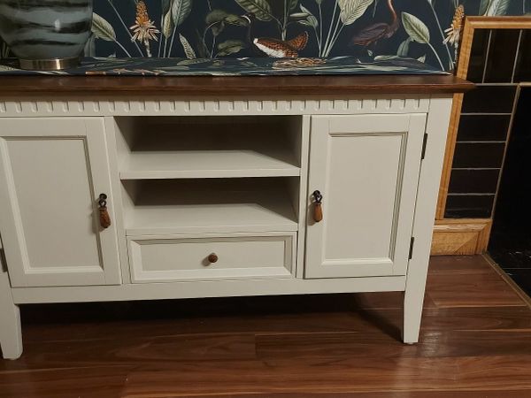 Done deal store sideboard