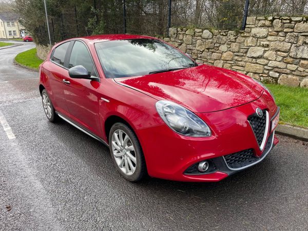 Alfa Romeo Giulietta Hatchback, Diesel, 2020, Red